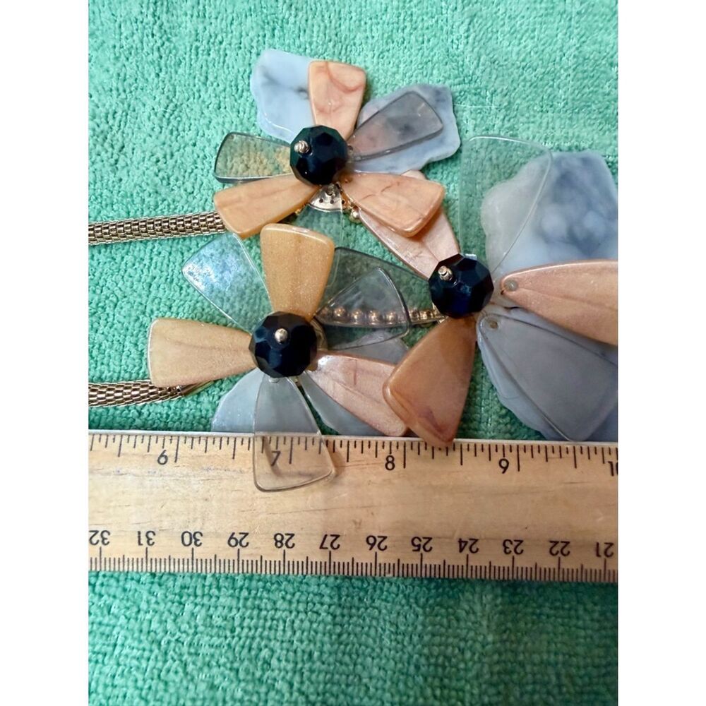 Beautiful Floral Statement Necklace in Peach, Green & Pearl - Picture 5 of 6